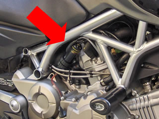 scottoiler vsystem instalación Aprilia Mana - ubicación del RMV depósito