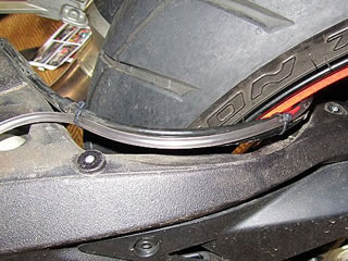 Ducati Multistrada 1200 2014 - Scottoiler instalación - ruta del tubo 1