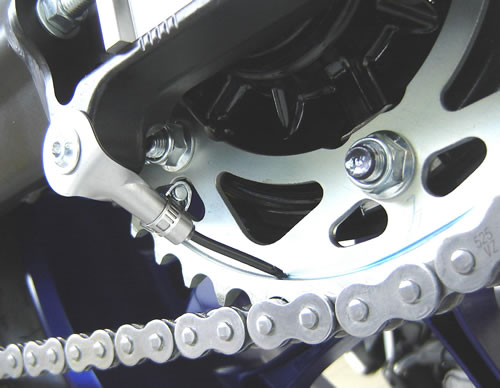Yamaha MT-10 - Scottoiler - inyector a la corona 2