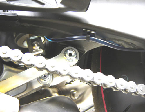 Yamaha MT-10 - Scottoiler - ruta del tubo 2