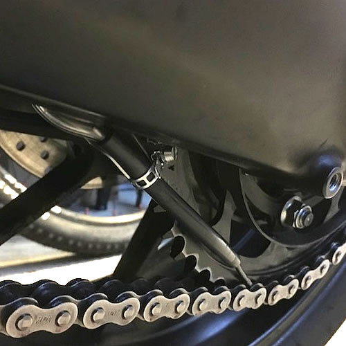 Yamaha XSR900 - Scottoiler tubo a la cadena